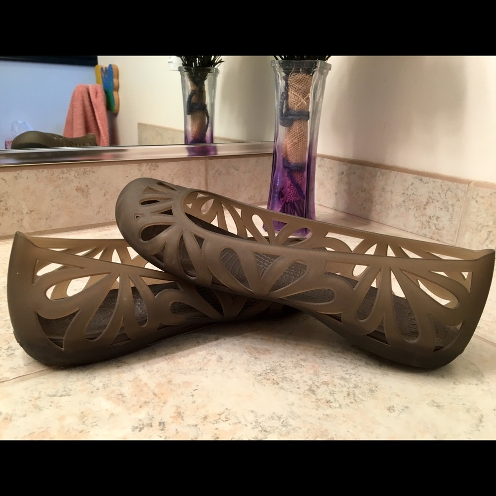 Crocs size 8w jelly flats